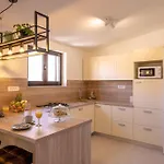 House And Apt. In 39364 דירה *
