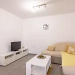 House And Apt. In 39364 דירה *