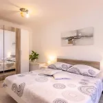 דירה House And Apt. In 39364
