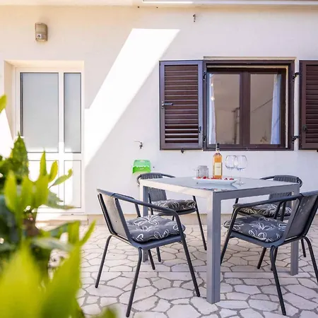 شقة House And Apt. In 39364 تْسْغيكفانِتْسا