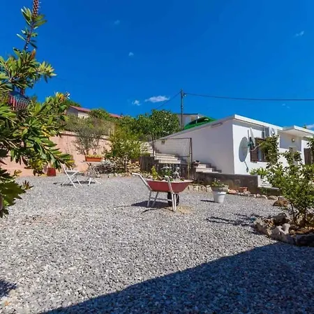 House And Apt. In 39364 شقة *
