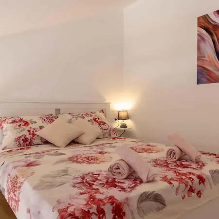 شقة House And Apt. In 39364 تْسْغيكفانِتْسا