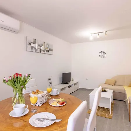 House And Apt. In 39364 شقة تْسْغيكفانِتْسا