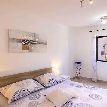 House And Apt. In 39364 تْسْغيكفانِتْسا