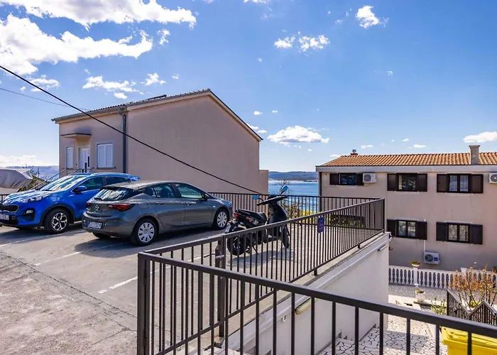 House And Apt. In 39364 Crikvenica