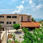 House And Apt. In 39364 Crikvenica