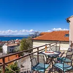 House And Apt. In 39364 Crikvenica
