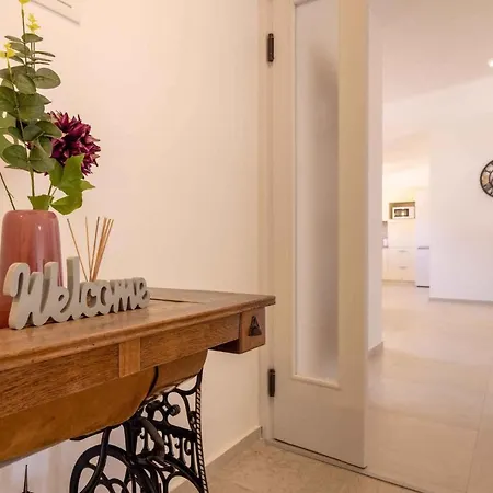 Apartment House And Apt. In 39364 Crikvenica