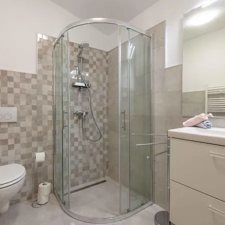 Apartment House And Apt. In 39364 Crikvenica