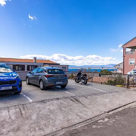 House And Apt. In 39364 *