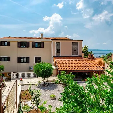 House And Apt. In 39364 Crikvenica
